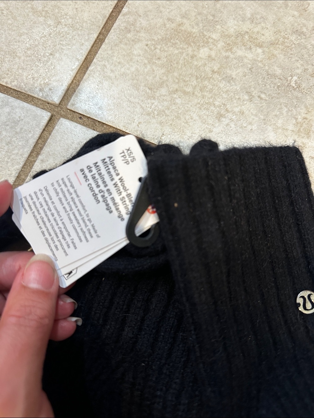 NWT! Lululemon Black Alpaca Wool Blend Mittens with String S/M gloves - Picture 3 of 5